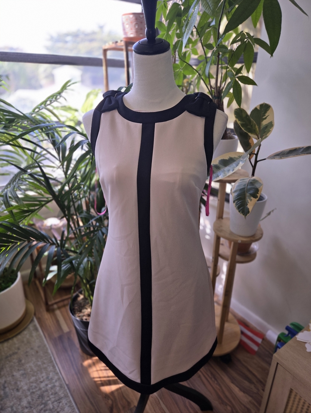 Betsey Johnson Black & Blush Colorblock Dress Size 4.  (Lot 3)